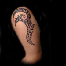  traditional tribal maori tattoo design - example of womans thigh tattoo